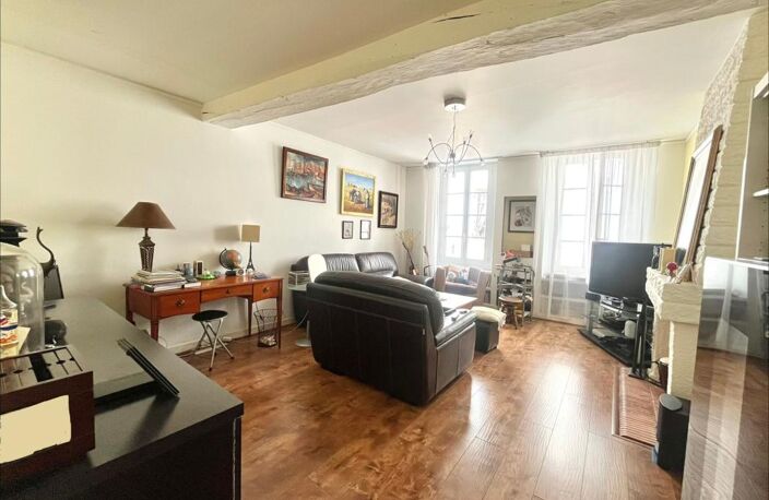 Immeuble 165 m² - Saintes — photo 2