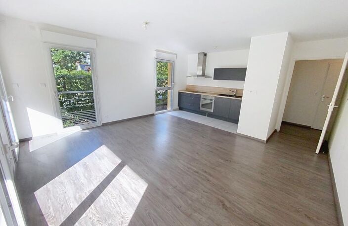Appartement À Vendre avec parking en sous-sol — photo 2