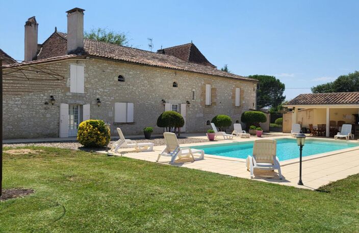 Proche Bergerac Demeure en pierres, gite et dépendances 17 pièces sur  parcelle de 23000 m² — photo 2