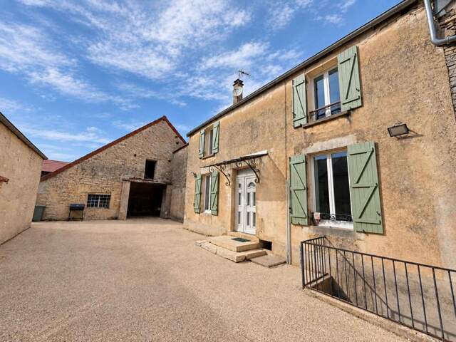 Maison de caractère avec terrain et dépendance -Etivey -5 pièces 105 m2 — photo du bien