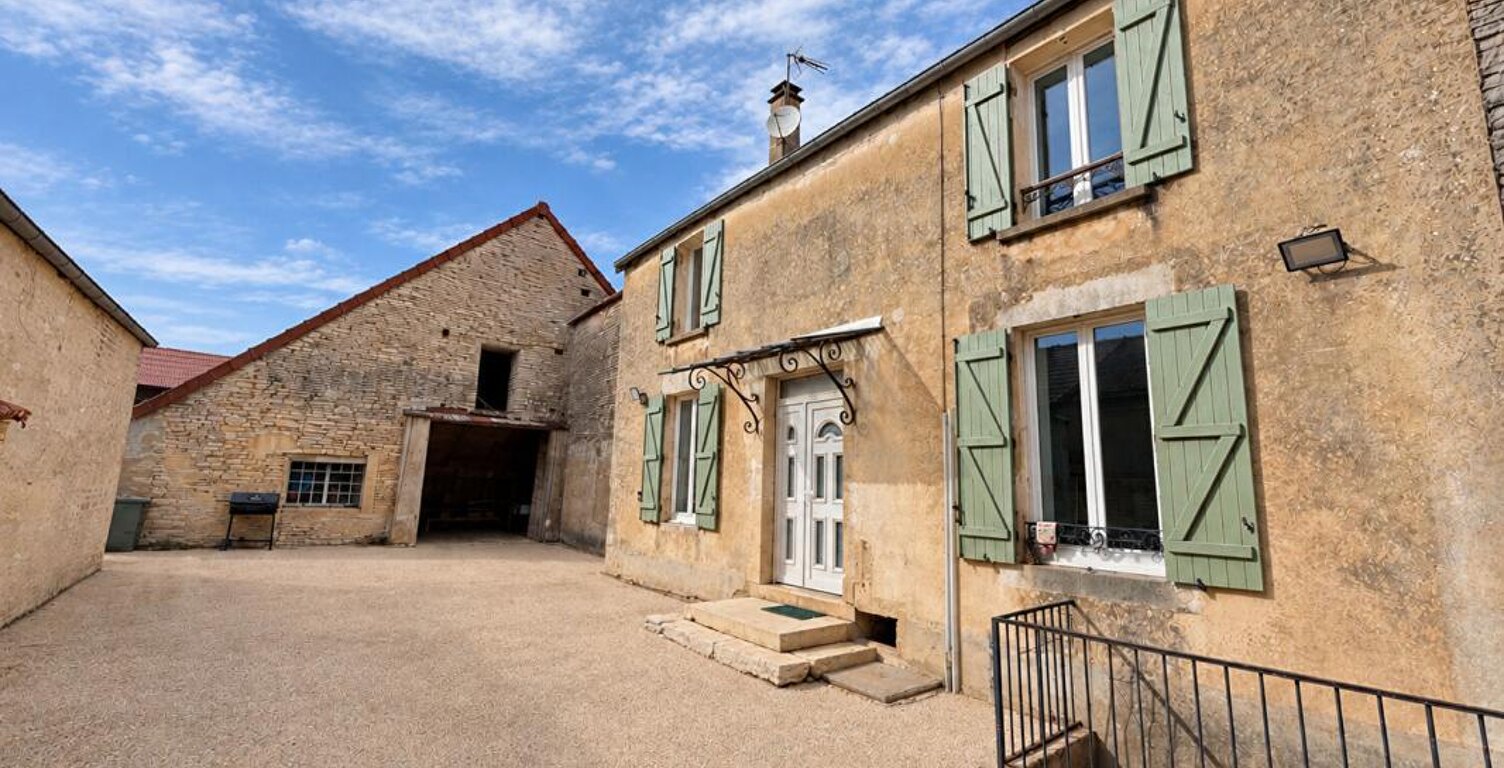 Maison de caractère avec terrain et dépendance -Etivey -5 pièces 105 m2 — photo 1