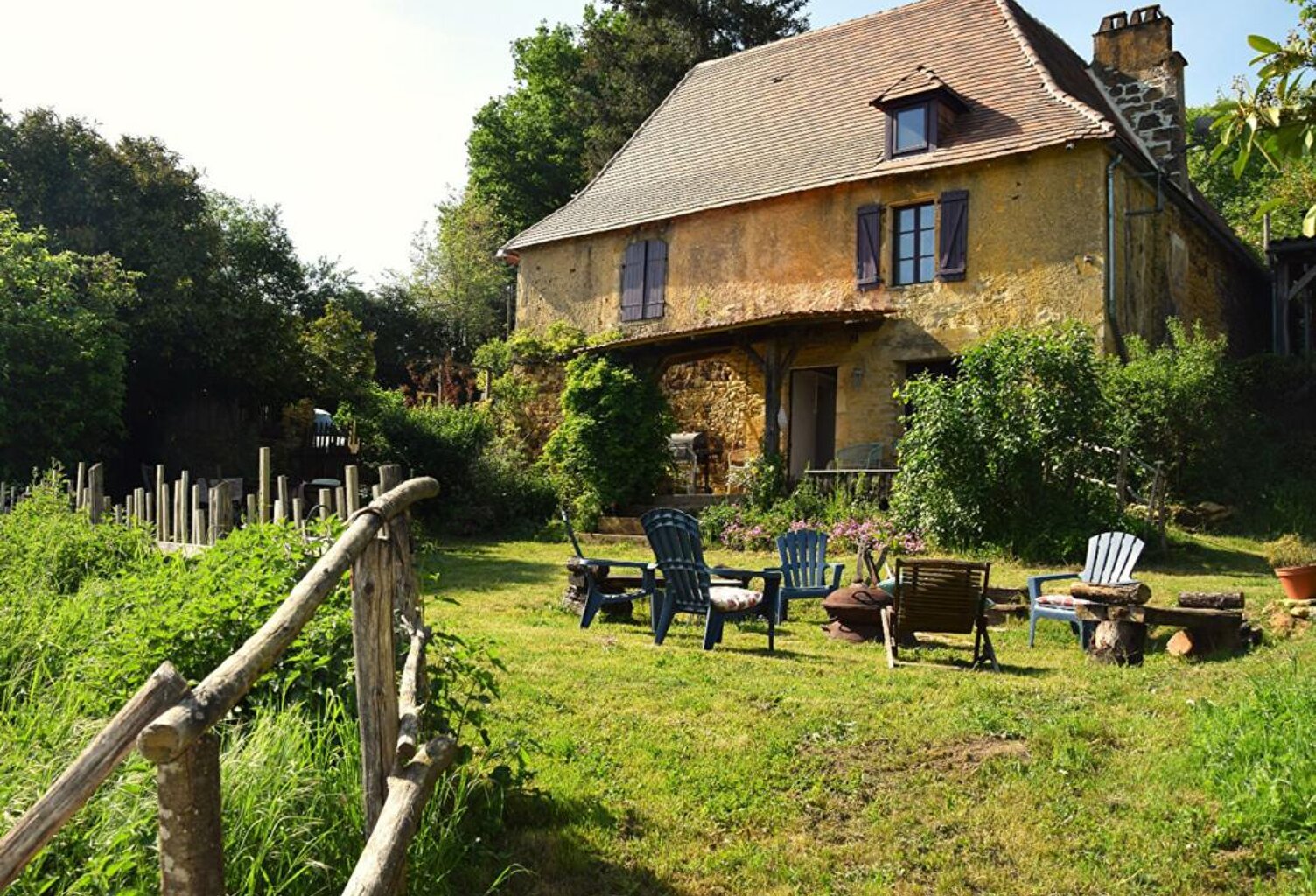 Maison authentique du XVIIIe siècle avec trois grandes granges, belle vue et terrain de 1,4 hectare — photo 1