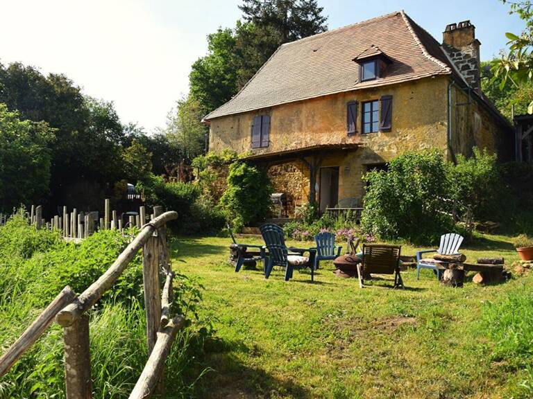 Maison authentique du XVIIIe siècle avec trois grandes granges, belle vue et terrain de 1,4 hectare — photo 1