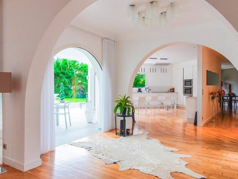 Maison Ecully Tronchon.1650000. 7 pièce(s) 286 m2 .5 chambres .terrain 1890m2.piscine.jardin — photo 1