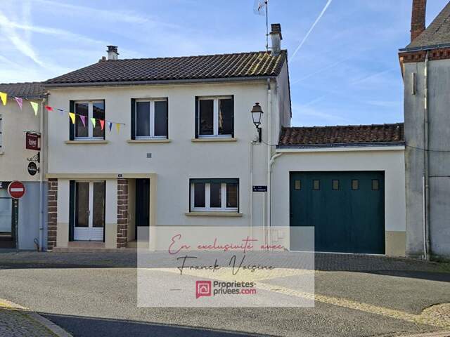A VENDRE en EXCLUSIVITE au Boupère, centre bourg, maison de 109 m2 avec 4 chambres et 1 bureau sur une parcelle de 291 m2 — photo du bien