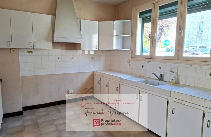 A VENDRE en EXCLUSIVITE au Boupère, centre bourg, maison de 109 m2 avec 4 chambres et 1 bureau sur une parcelle de 291 m2 — photo 3