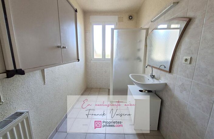 A VENDRE en EXCLUSIVITE au Boupère, centre bourg, maison de 109 m2 avec 4 chambres et 1 bureau sur une parcelle de 291 m2 — photo 5