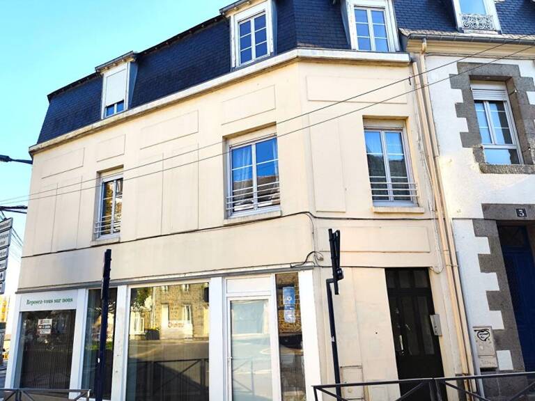 Immeuble avec local commercial et 2 appartements — photo 1