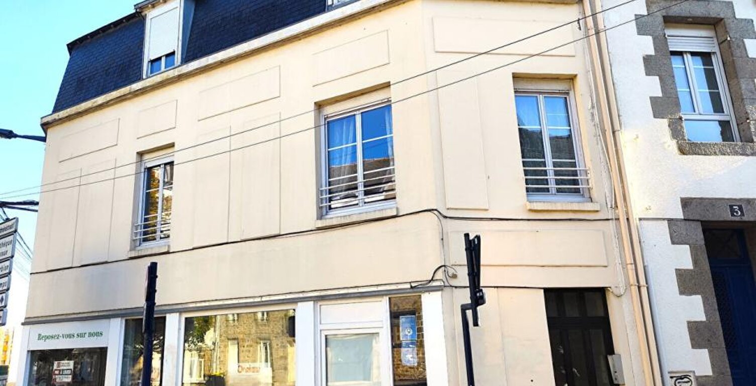 Immeuble avec local commercial et 2 appartements — photo 1