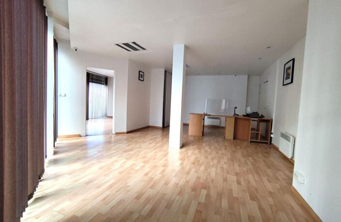 Immeuble avec local commercial et 2 appartements — photo 3