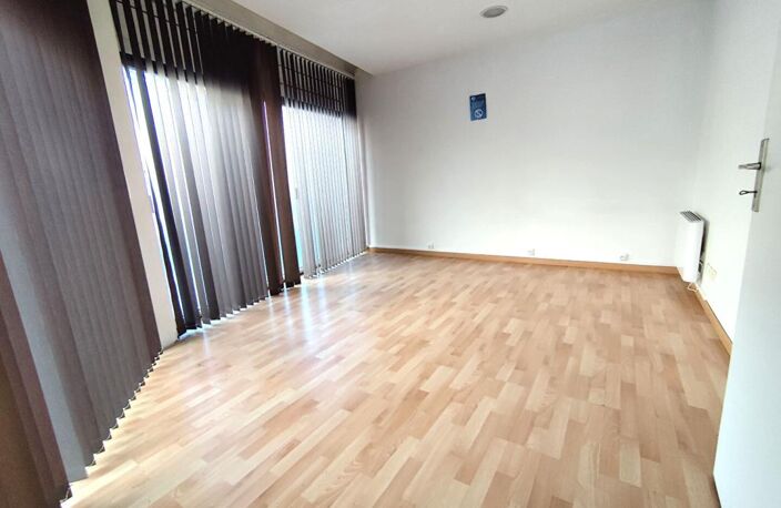 Immeuble avec local commercial et 2 appartements — photo 4