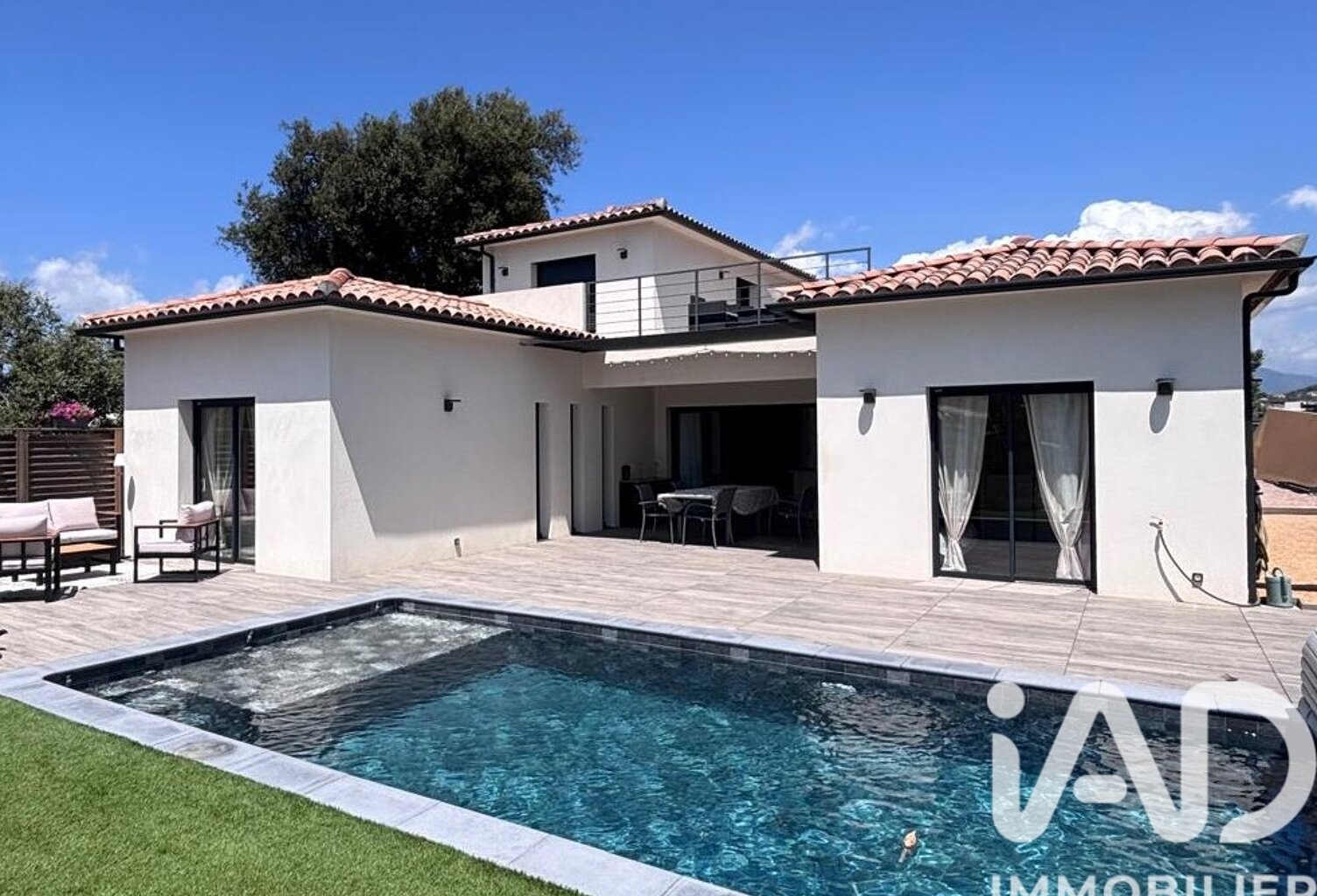 Vente Maison/villa 8 pièces — photo 1