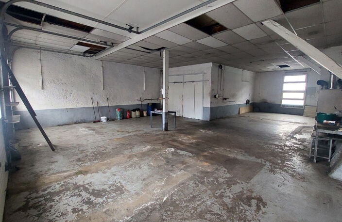 Bâtiment Professionnel de 250m2 + partie habitation de 130m2 — photo 4