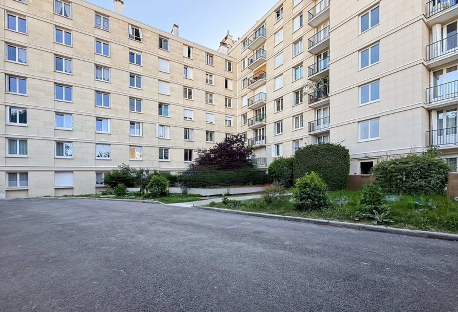 EXCLUSIVITÉ – 3 PIÈCES REFAIT À NEUF – DOUBLE BALCON – RAVALEMENT PAYÉ – RER À PIED — photo 1