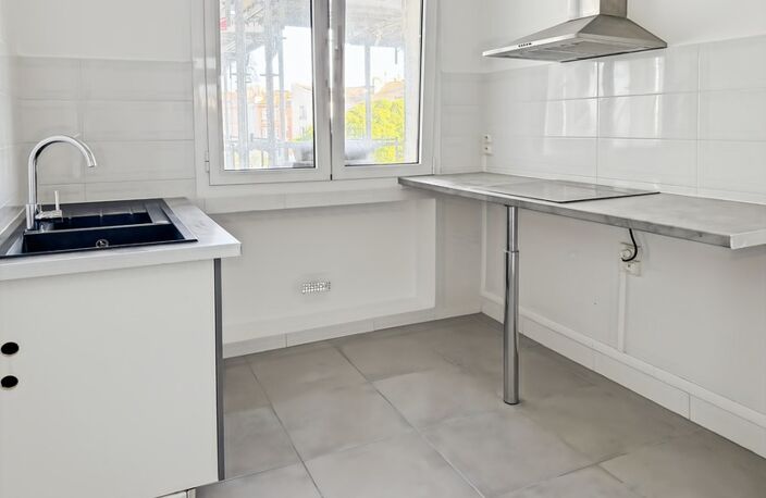 EXCLUSIVITÉ – 3 PIÈCES REFAIT À NEUF – DOUBLE BALCON – RAVALEMENT PAYÉ – RER À PIED — photo 4