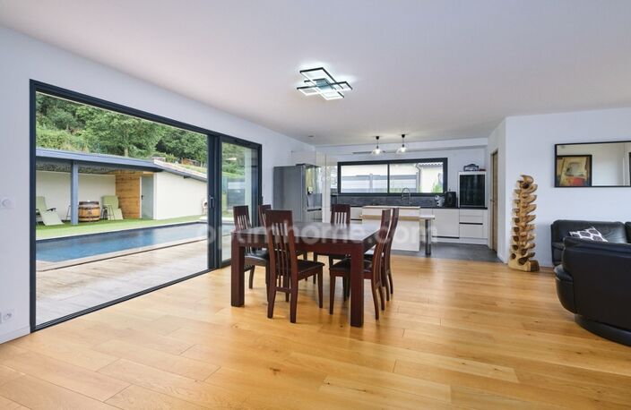 EXCLUSIVITE - Vienne, villa contemporaine aux prestations haut de gamme — photo 2