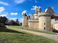 Situé au cœur de 15,5 hectares de terres somptueuses, cette majestueuse propriété du XVe siècle, entièrement rénovée, combine histoire, élégance et fonctionnalité — photo 2
