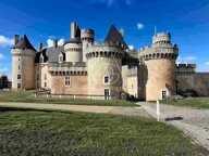 Situé au cœur de 15,5 hectares de terres somptueuses, cette majestueuse propriété du XVe siècle, entièrement rénovée, combine histoire, élégance et fonctionnalité — photo 4