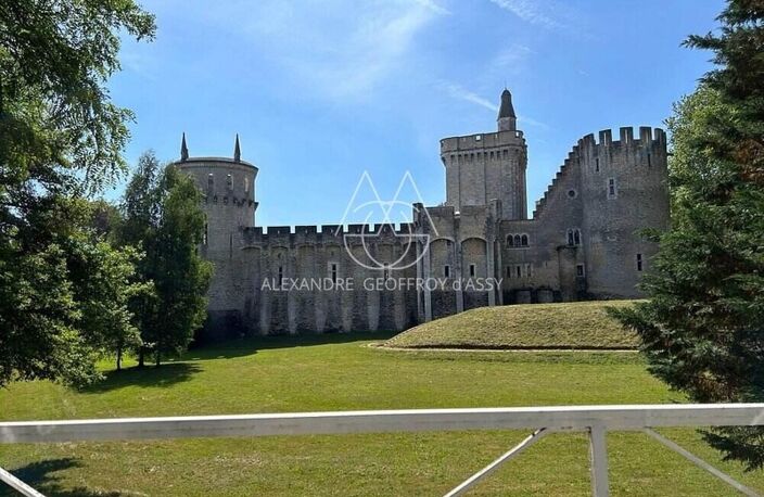 Situé au cœur de 15,5 hectares de terres somptueuses, cette majestueuse propriété du XVe siècle, entièrement rénovée, combine histoire, élégance et fonctionnalité — photo 5