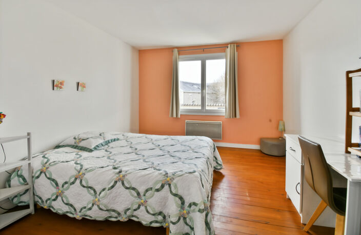 Maison/Appartement à vendre 2 pièces SAINT JEAN D'ANGELY (17)- 60 m² — photo 4
