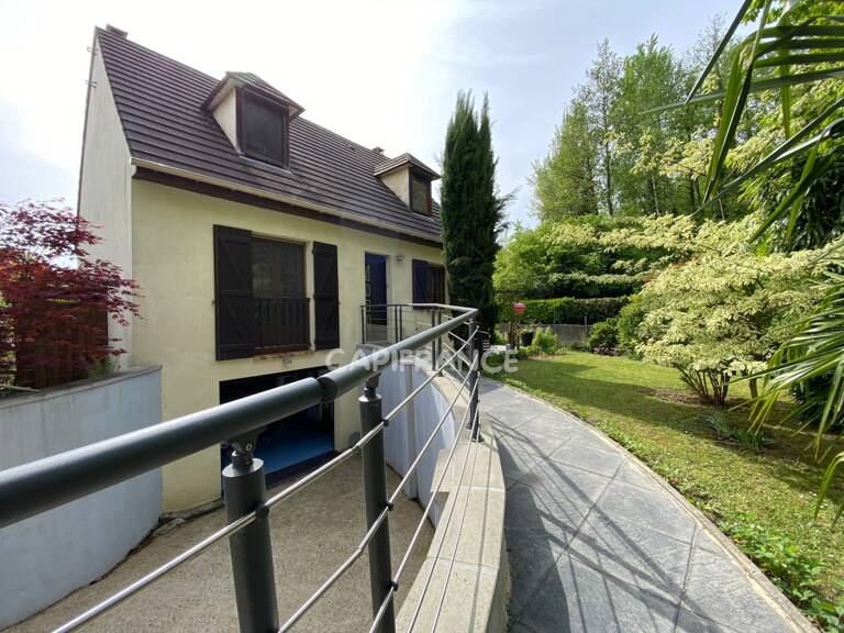 Maison familiale lumineuse, jardin arboré, calme et nature à deux pas à Fosses (95) — photo 1