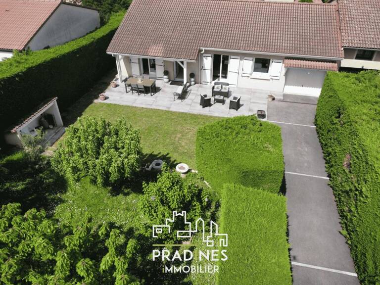 Maison de plain pied avec grand jardin - plateau de Montrond — photo 1