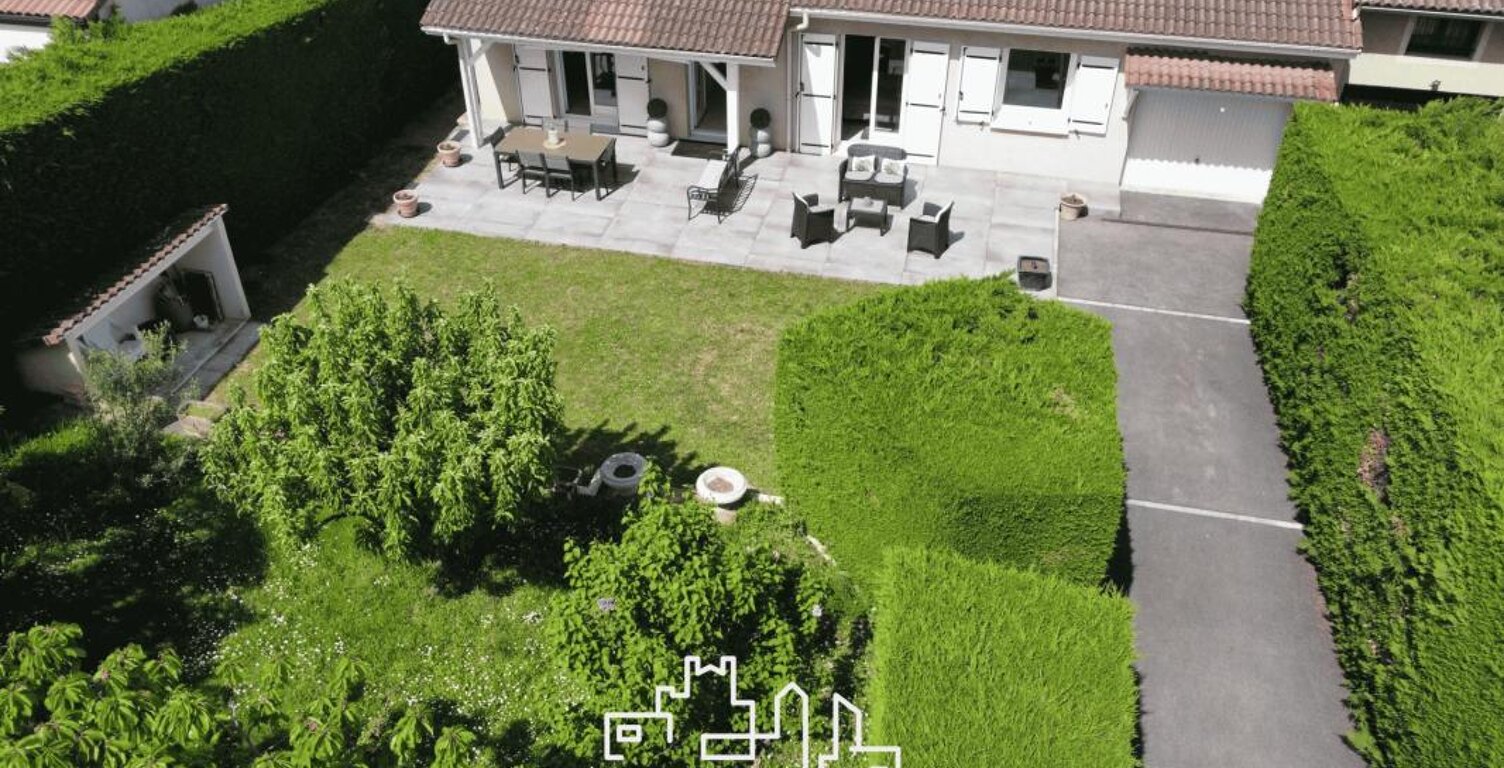 Maison de plain pied avec grand jardin - plateau de Montrond — photo 1