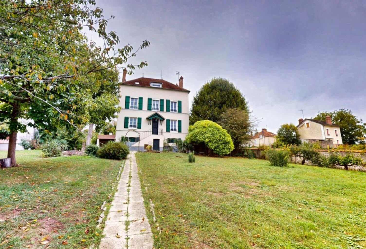 MAISON BOURGEOISE  229 M2 + dépendance 155 m2 PRIX  467900 — photo 1