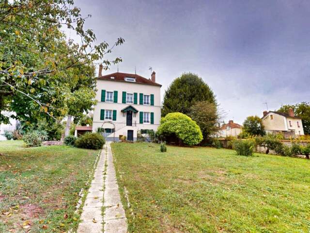 MAISON BOURGEOISE  229 M2 + dépendance 155 m2 PRIX  467900 — photo du bien