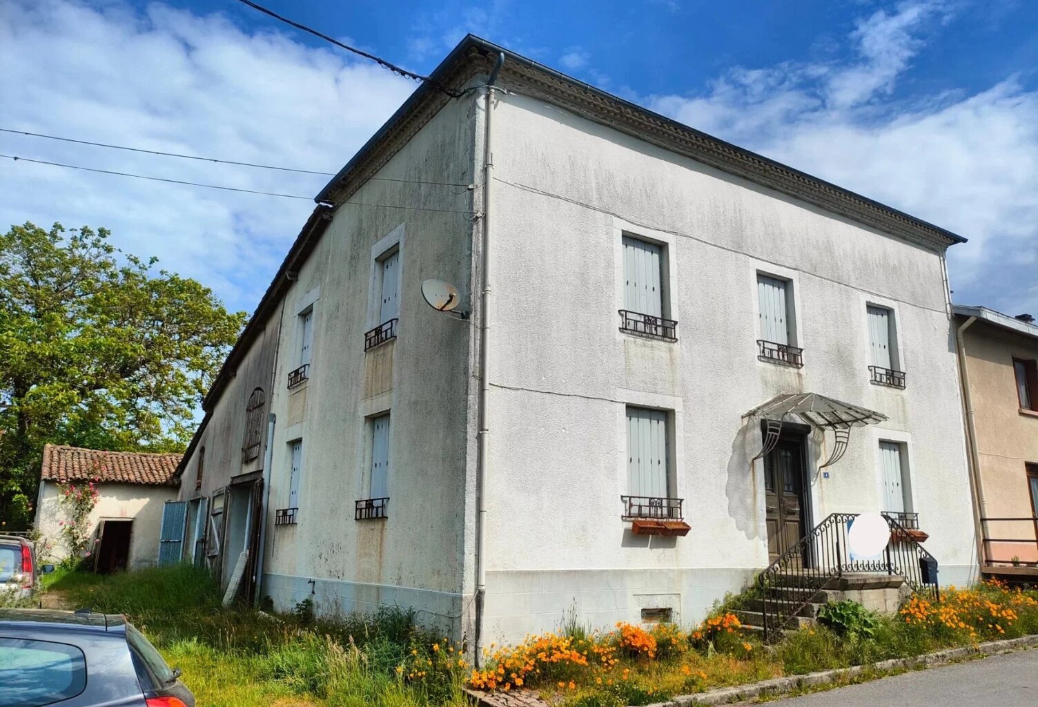 Bussière-Galant – Maison de ville avec fort potentiel — photo 1