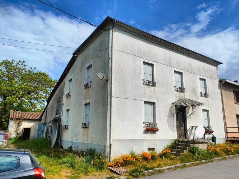 Bussière-Galant – Maison de ville avec fort potentiel — photo 1