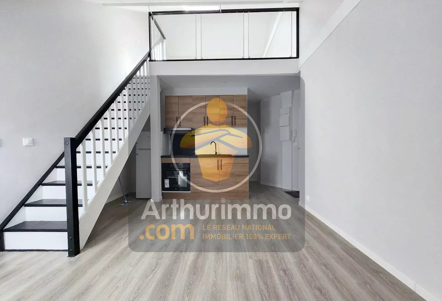 STUDIO EN DUPLEX AU DERNIER ETAGE — photo 1