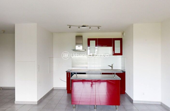 T3 traversant 65m² · Double terrasse 26m² plein sud · 2 ch. avec terrasse privée · Gare TER · DPE C — photo 3