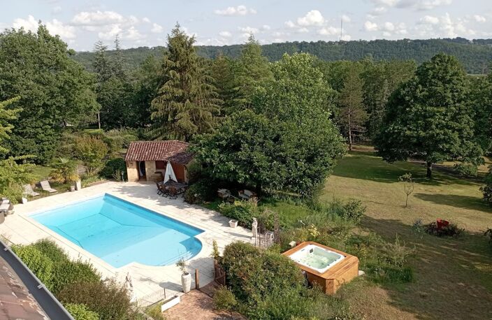 Propriété avec parc, piscine chauffée et tennis. — photo 2