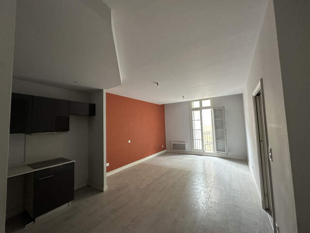 Grand appartement T2  SH 43 M2  avec balcon — photo du bien