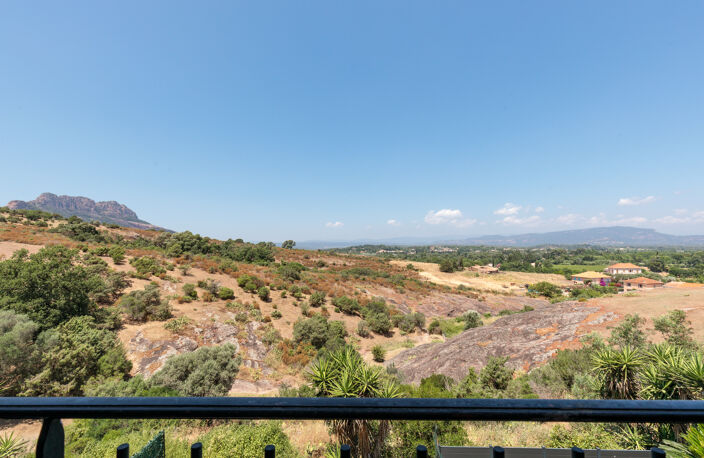 Roquebrune sur Argens - Charmante masion jumelée d'un côté r — photo 2