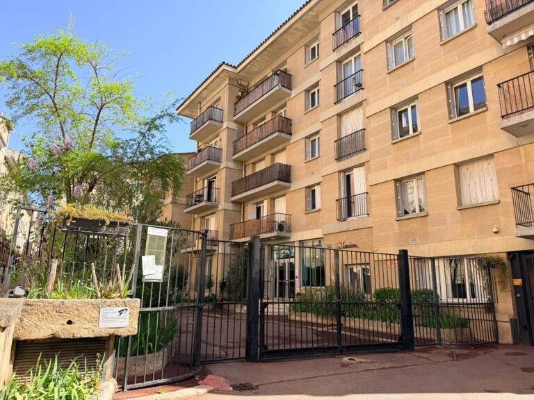 Aix centre proche Rotonde – appartement Type 3 64 m², ascenseur, balcon, cave — photo 1