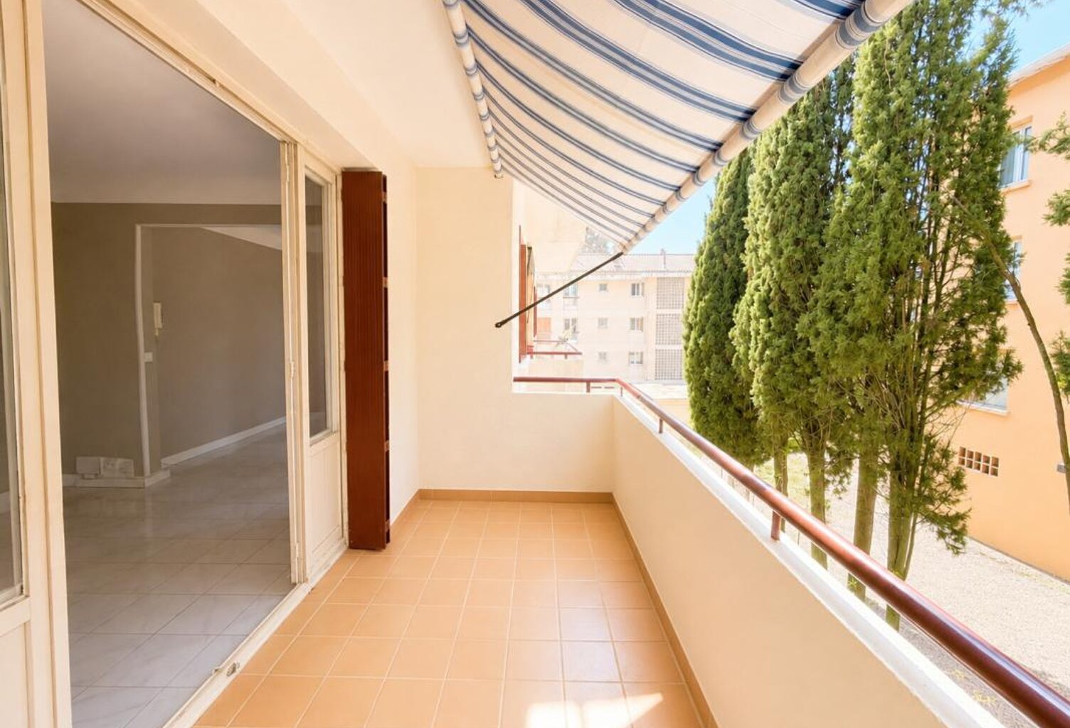 Aix Quartier Pigonnet – Appartement T4/5 traversant de 81 m² avec balcon, cave et stationnement — photo 1