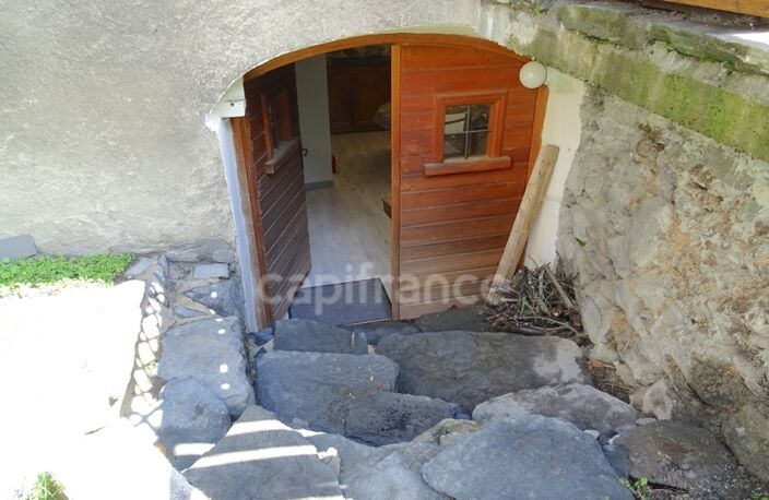 En Savoie (73), à vendre Vallée de La Maurienne, maison P8 rénovée, cave, voutes, terrain, combles, stations de ski, 3 vallées — photo 3