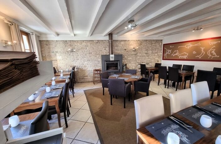 ILE D'OLERON (17), emplacement N°1 ST-PIERRE, A Vendre Fonds commerce Restaurant de charme réputé cœur de ville — photo 3