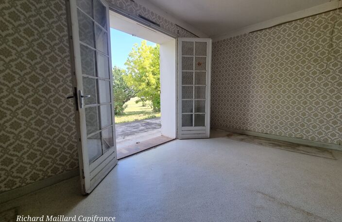 EXCLUSIVITÉ — Maison de caractère à fort potentiel à rénover — Cadre naturel exceptionnel  sur 3 300 m² de terrain — photo 3
