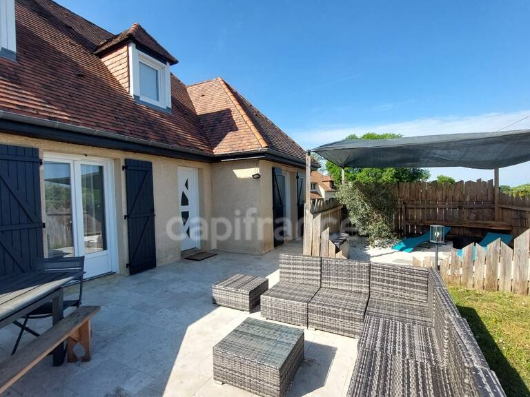 Maison à Salignac-Eyvigues, 155m², 7 pièces, 5 chambres, 5667m² de terrain, sans travaux, rentabilité, terrain en plus à bâtir — photo 1