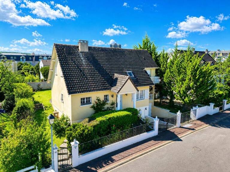 Maison À Vendre — photo 1