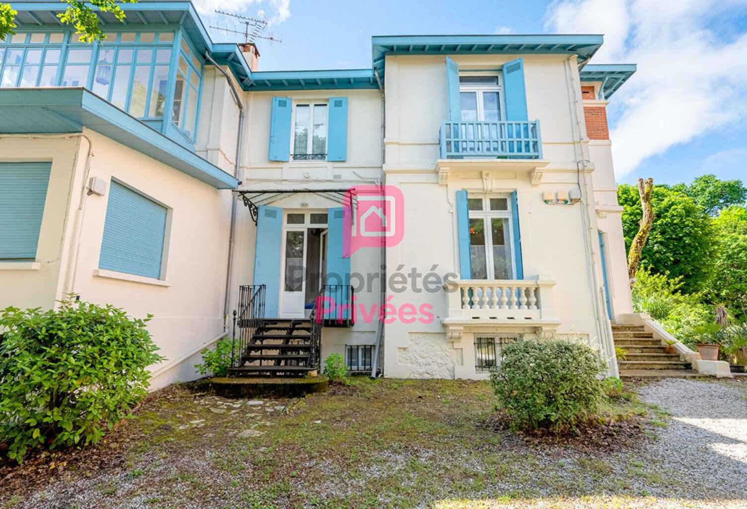 ARCACHON - Appartement de caractère avec jardin privatif au sein d'une remarquable villa Arcachonnaise — photo 1