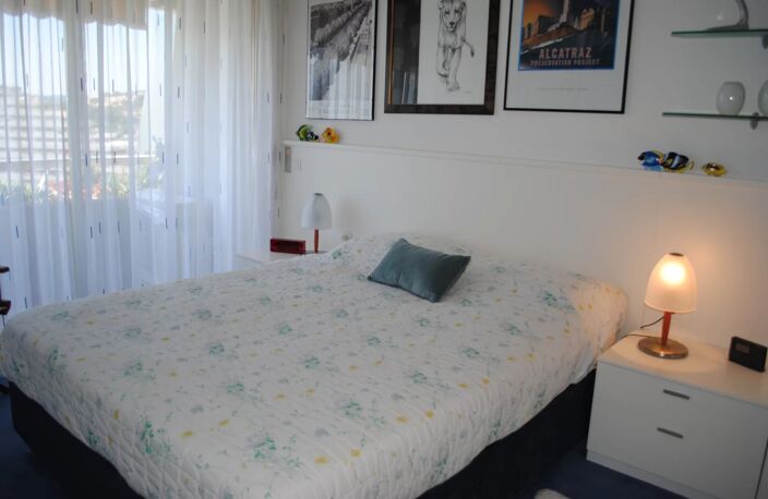 EXCLUSIVITE BEAU 3 PIECES CAVE ETAGE ELEVE — photo 5