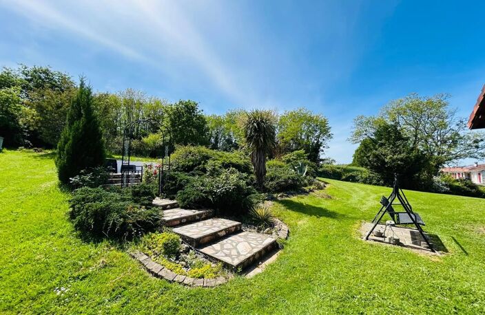 Maison lumineuse avec piscine dans un environnement privilégié — photo 2