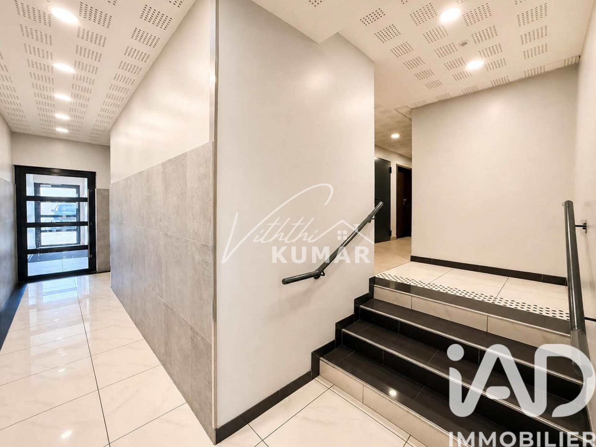 Vente Appartement 1 pièce - Photo 2