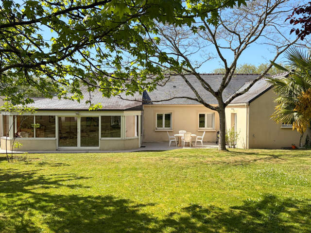 Maison  de plain-pied Grandchamp Des Fontaines bourg , 134 m²  terrain de 977 m² — photo du bien