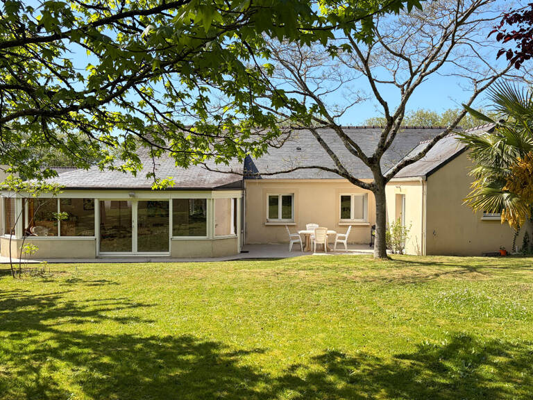 Maison  de plain-pied Grandchamp Des Fontaines bourg , 134 m²  terrain de 977 m² — photo 1