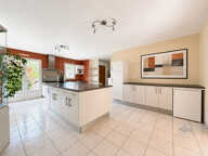 Maison  de plain-pied Grandchamp Des Fontaines bourg , 134 m²  terrain de 977 m² — photo 3
